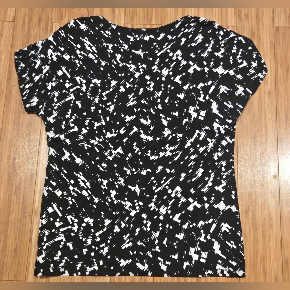 NWOT Jaclyn Smith Patterned Women's Top - Picture 7 of 9